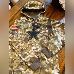 Mens medium cowboys salute the troops sweatshirt. NWT.